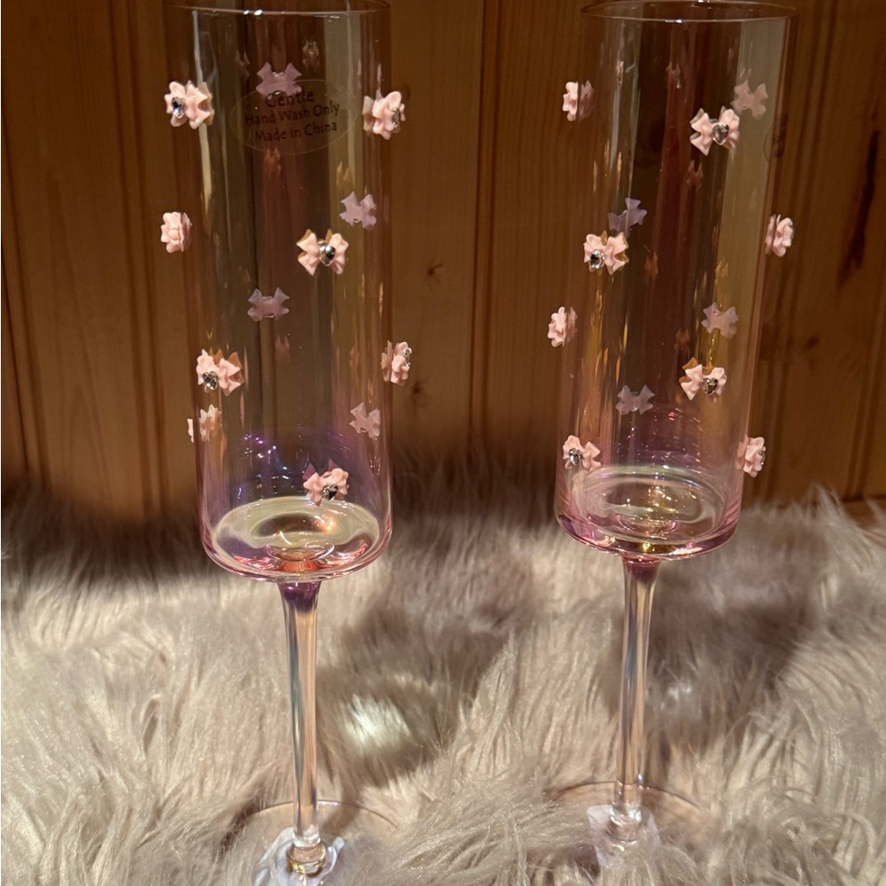 Pink bow champagne drinking cups